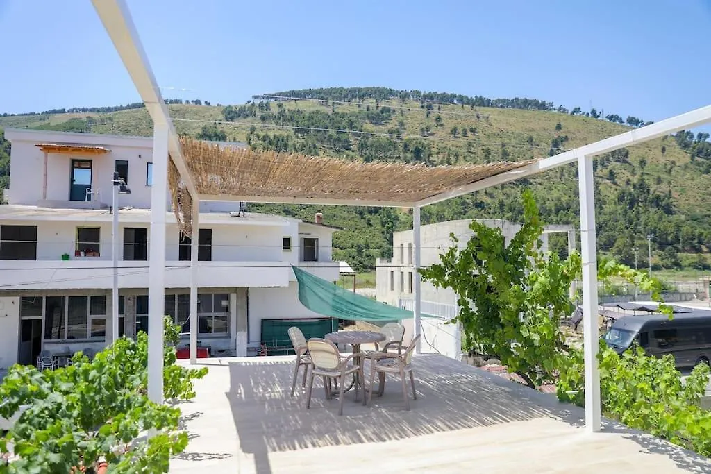 Cereni Guesthouse Berat Vakantiehuis